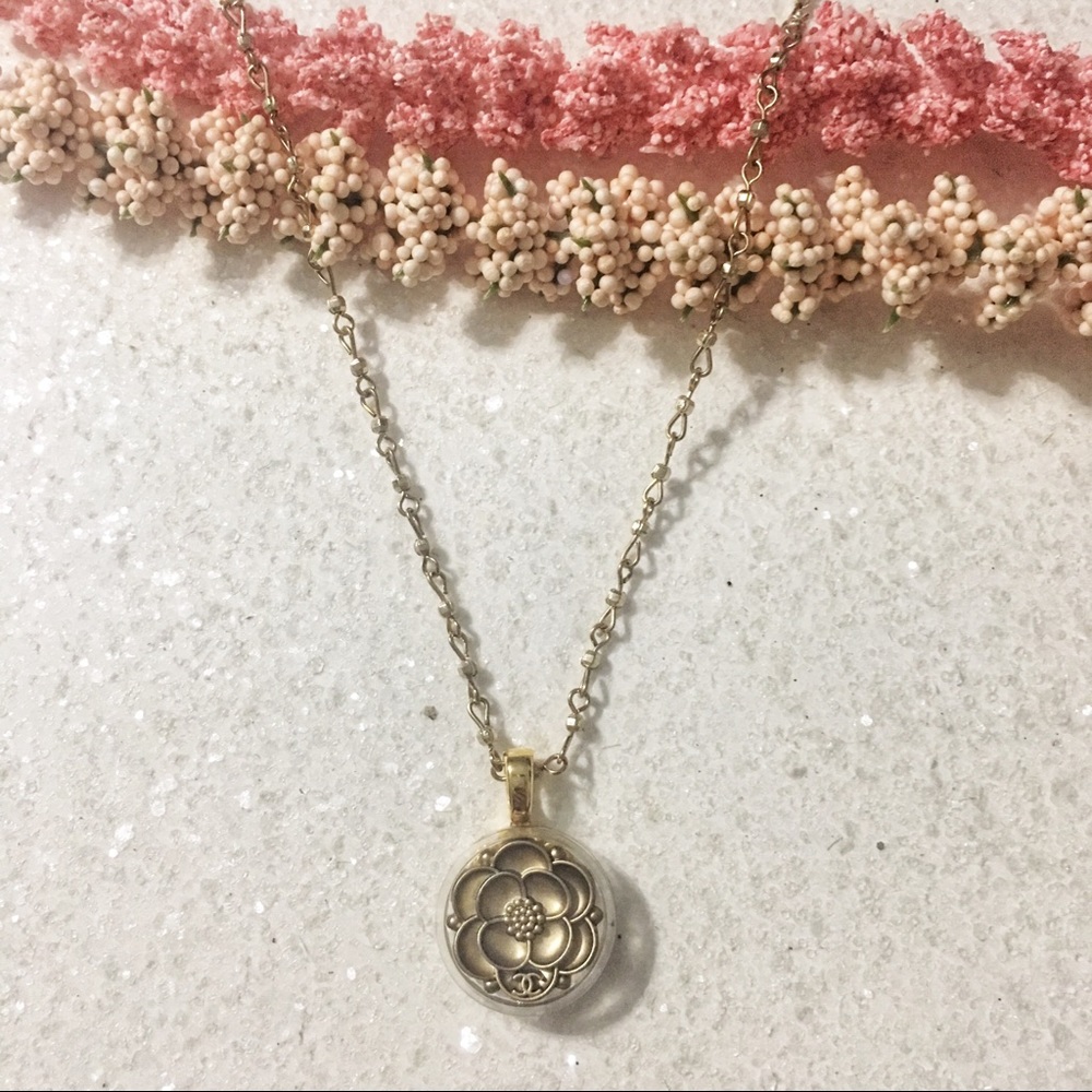 Vintage CHANEL Camellia Flower Button Necklace